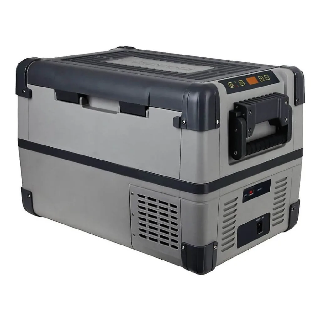 Die Prime Tech Kompressor Kühlbox 60 Liter kann, je nach gewählter Temperatur deine Getränke auf Trinktemperatur bringen oder Gefriergut sicher transportieren.